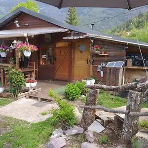 Petite Dans Maison En Bois Valdeblore